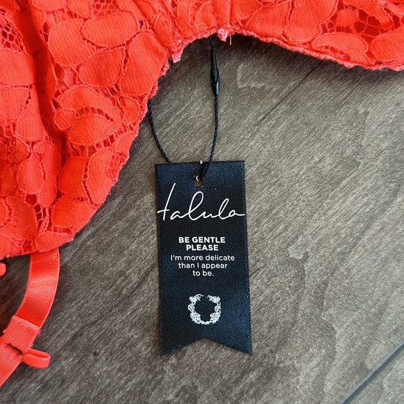 Two bra tops/crop tops - Picture 2 of 3